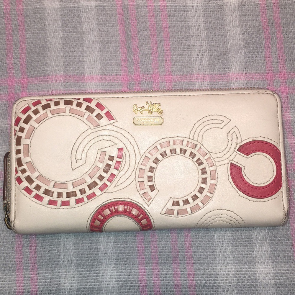 Coach Leather Wallet 4x8 zip closure